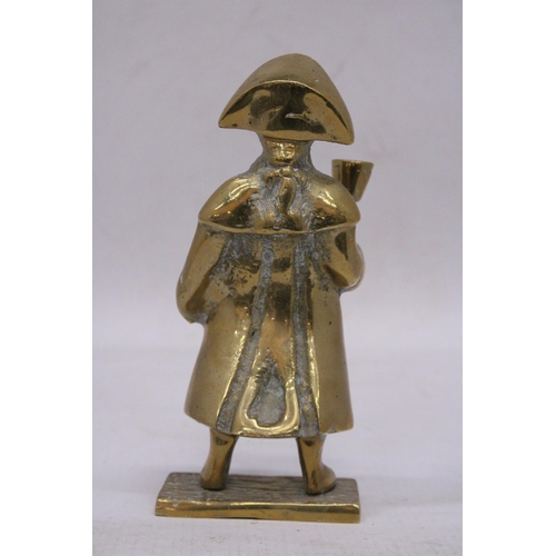 193 - A HEAVY SOLID BRASS TOWN CRIER - 19 CM