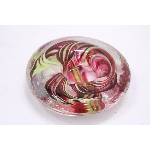 227 - A GLASS M'DINA, MALTESE RED AND LIME TEALIGHT HOLDER, SIGNED TO THE BASE