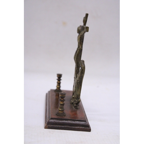 230 - A VINTAGE CRUCIFIX IN BRASS WITH MARY AND MARY MAGDALEN