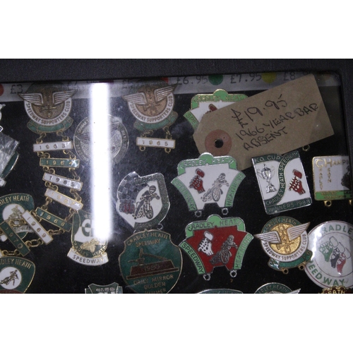 252 - A CASED QUANTITY OF ENAMEL BADGES - CRADLEY HEATH UNITED SPEEDWAY SUPPORTERS CLUB