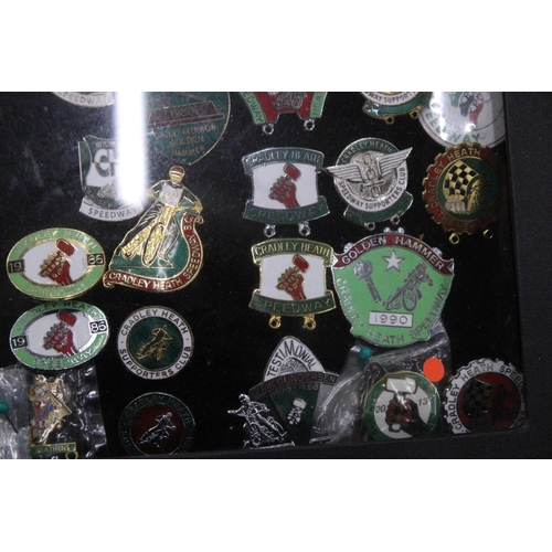 252 - A CASED QUANTITY OF ENAMEL BADGES - CRADLEY HEATH UNITED SPEEDWAY SUPPORTERS CLUB