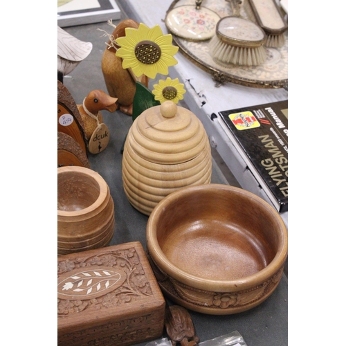 270 - A QUANTITY OF TREEN TO INCLUDE DCUK FIGURES, AFRICAN FIGURE, JEWELLERY BOX, EGG TIMER, ETC.,