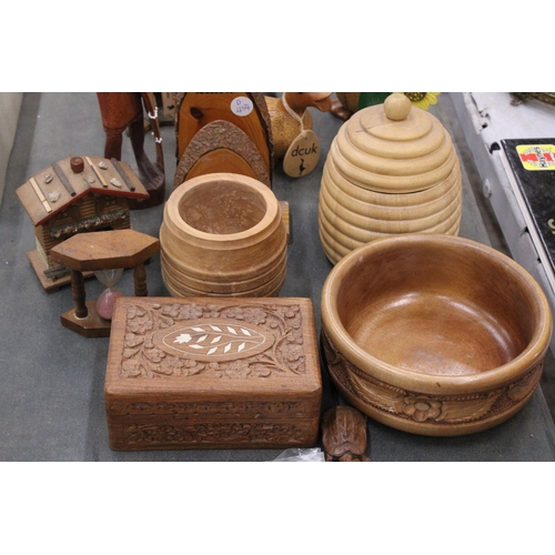 270 - A QUANTITY OF TREEN TO INCLUDE DCUK FIGURES, AFRICAN FIGURE, JEWELLERY BOX, EGG TIMER, ETC.,