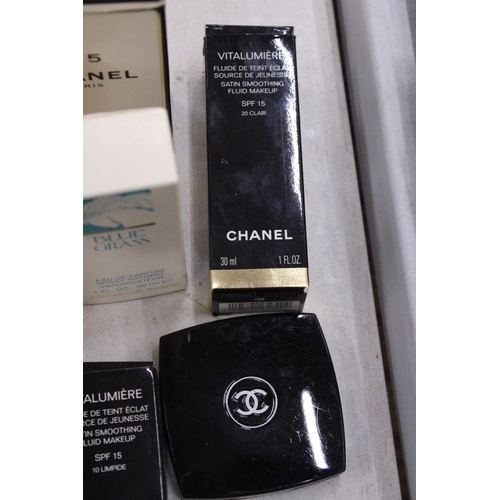 290 - A QUANTITY OF VINTAGE PERFUMES TO INCLUDE BLUE GRASS, CHANEL NO5 TOGETHER WITH CHANEL VITALUMIERE FO... 