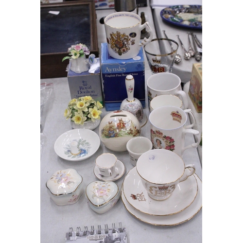 298 - A QUANTITY OF CERAMICS TO INCLUDE AYNSLEY COMMEMORATIVE BOXED CUP, ROYAL DOULTON POSEY, ROYAL WORCES... 