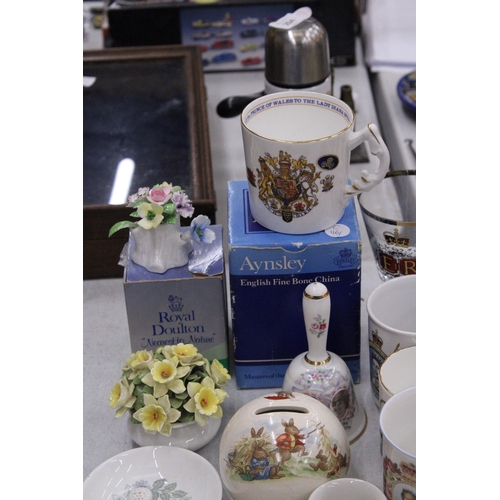 298 - A QUANTITY OF CERAMICS TO INCLUDE AYNSLEY COMMEMORATIVE BOXED CUP, ROYAL DOULTON POSEY, ROYAL WORCES... 