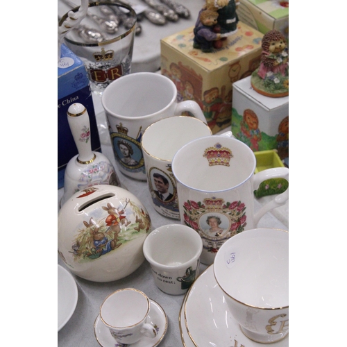 298 - A QUANTITY OF CERAMICS TO INCLUDE AYNSLEY COMMEMORATIVE BOXED CUP, ROYAL DOULTON POSEY, ROYAL WORCES... 