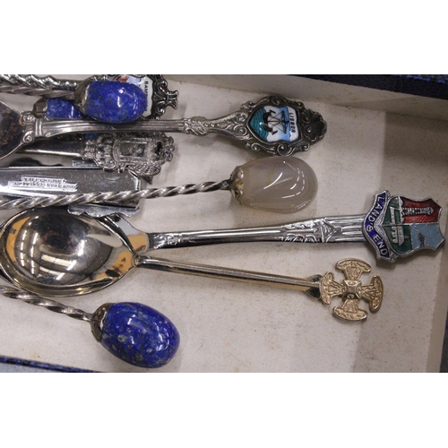 303 - A COLLECTION OF SOUVENIR TEASPOONS PLUS SPOONS WITH COFFEE BEAN STYLE TOPS