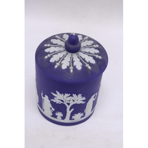 318 - A WEDGWOOD DARK BLUE DIPPED JASPERWARE ACORN FINIAL BISCUIT BARREL