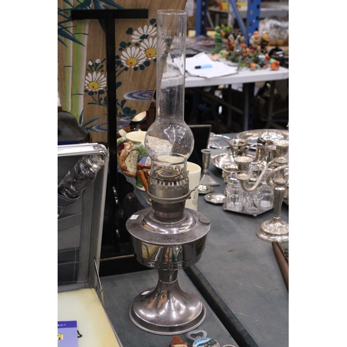 337 - A LARGE WHITE METAL OIOL LAMP, HEIGHT 59CM