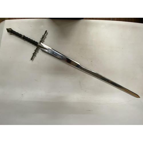 43 - A RINGWRAITHS NAZGUL SWORD REPLICA