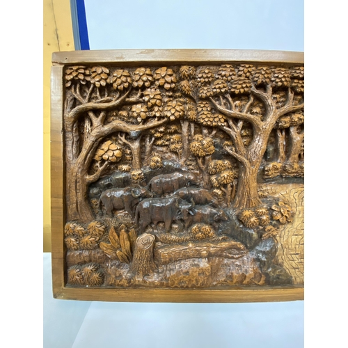 50 - A CARVED BALINESE WOODEN PANEL WITH THREE DIMENSIONAL WORK OF ART - APPROX 142 X 49 CM