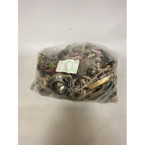 58 - A 10 KG BAG OF COSTUME JEWELLERY