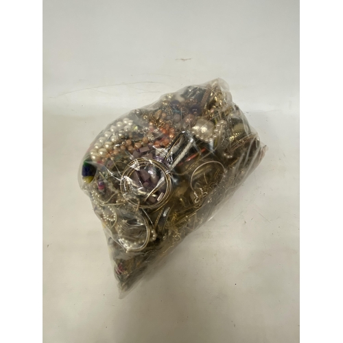 58 - A 10 KG BAG OF COSTUME JEWELLERY