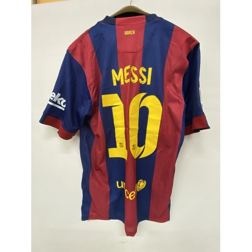 77 - A BARCELONA TEAM SIGNED SHIRT - SIGNATURES BELIEVED TO INCLUDE LIONEL MESSI