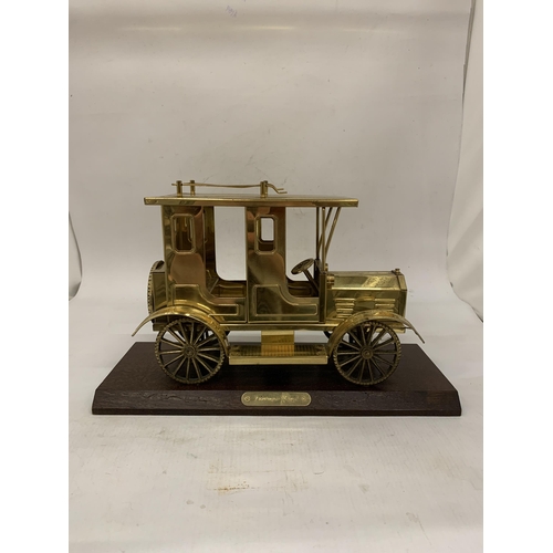 106 - A SOLID BRASS TAXI MODEL ON A WOODEN PLINTH