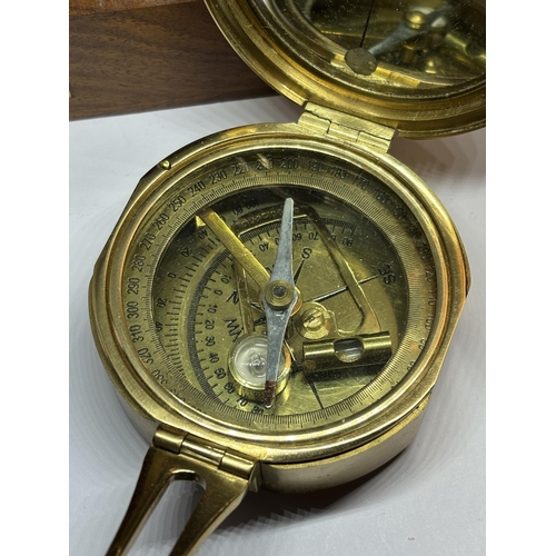 131 - A BRASS NAUTICAL COMPASS WITH SPIRIT LEVEL COMPLETE WITH WOODEN CASE