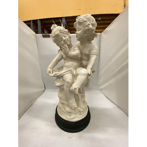 15 - A GUISEPPE BESSI STYLE SCULPTURE OF TWO CHILDREN - 53 CM