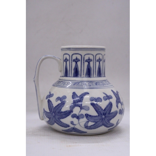 162 - A VINTAGE MING PATTERN PORCELAIN BLUE AND WHITE JUG/PITCHER