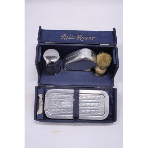 179 - A VINTAGE ROLLS RAZOR GROOMING SET