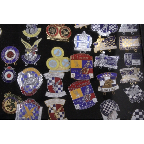 185 - A QUANTITY OF CASED ENAMEL PIN BADGES TO INCLUDE LONG EATON INVADERS, HACKNEY SPEEDWAY, NOTTINGHAM S... 