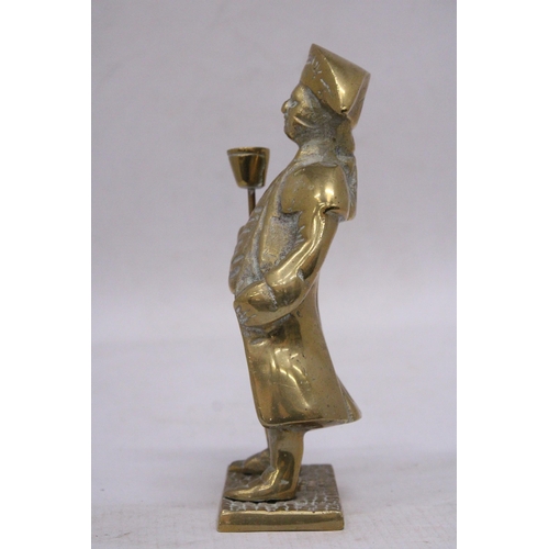 193 - A HEAVY SOLID BRASS TOWN CRIER - 19 CM