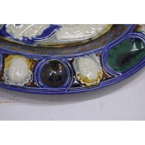 210 - A MAJOLICA ARCADIAN OVAL DISH - 25.5 X 20.5 CM