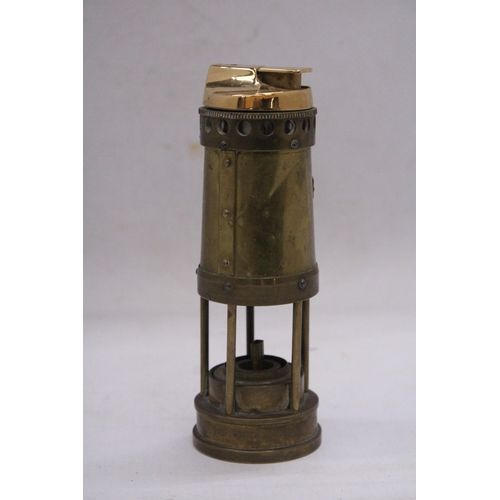 220 - A VINTAGE, E THOMAS AND WILLIAMS, AMBRIAN WORKS BRASS MINERS LIGHTER, HEIGHT 17CM