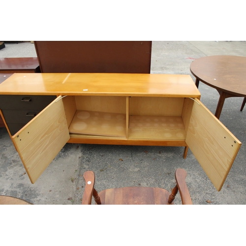 2817 - A RETRO GORDON RUSSELL STYLE SIDEBOARD ENCLOSING THREE DRAWERS AND TWO CUPBOARDS, 73