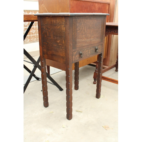 2835 - A MID 20TH CENTURY OAK WORK BOX TABLE