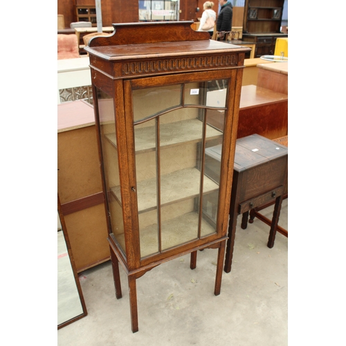 2836 - AN EARLY 20TH CENTURY OAK CHINA CABINET, 24