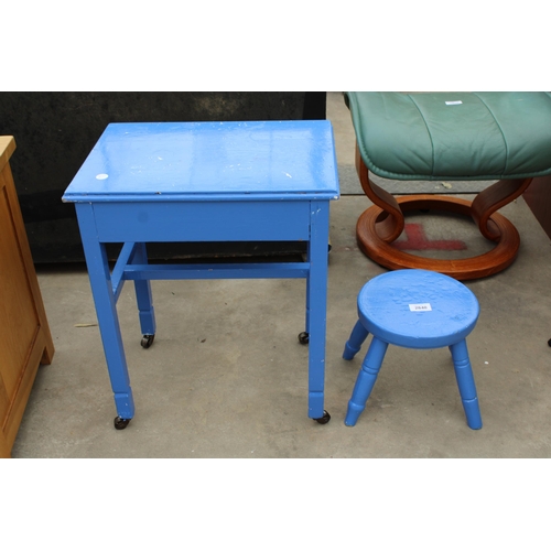 2840 - A SMALL BLUE PAINTED STOOL AND SMALL TABLE