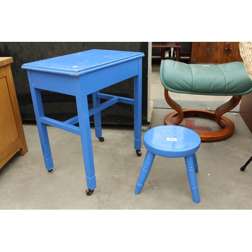 2840 - A SMALL BLUE PAINTED STOOL AND SMALL TABLE