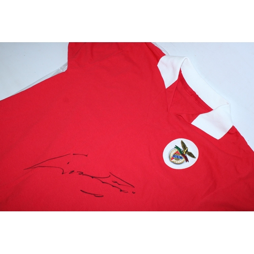 91 - A BENFICA FC FOOTBALL SHIRT SIGNED BY EUSEBIO - WHIST WE BELIEVE THE SIGNATURE TO BE GENUINE, THERE ... 