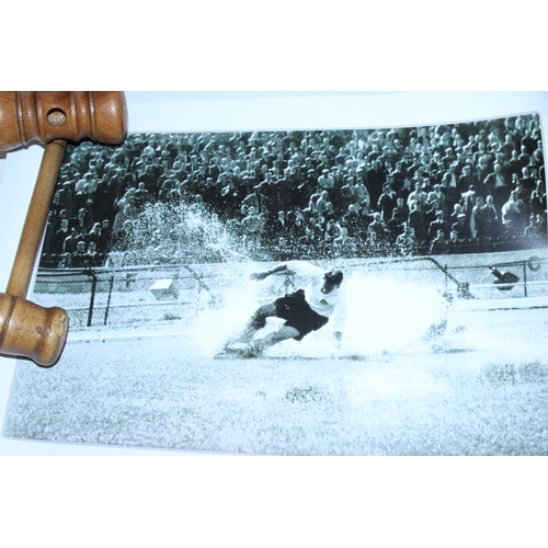 99 - A SIGNED PHOTO  PRINT OF SIR TOM FINNEY - THE SPLASH WITH COA