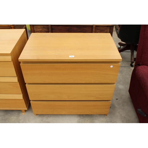 2845 - AN OAK EFFECT CHEST OF THREE DRAWERS 32