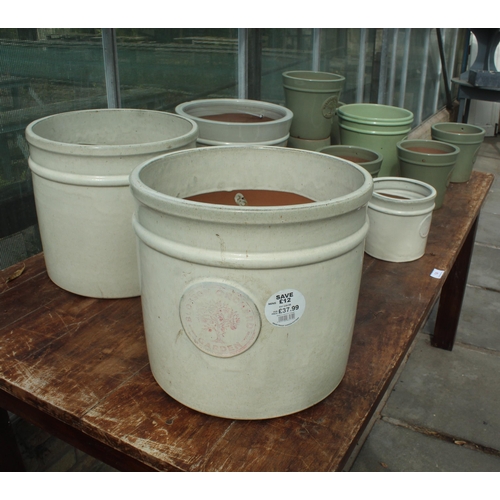 14 - TABLE AND TWELVE CREAM AND GREEN TERRACOTTA POTS PLUS VAT