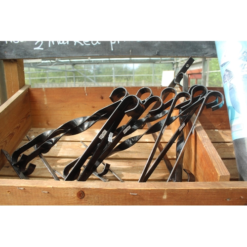 29 - WOODEN STAND INCLUDING HANGING BASKET BRACKETS AND LINERS  PLUS VAT