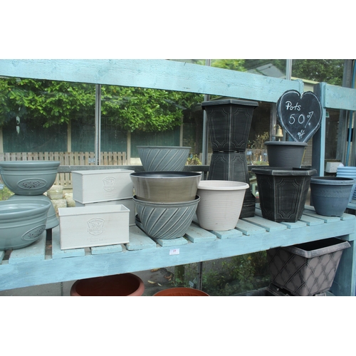 31 - DISPLAY STAND AND APPROX 54 PLASTIC POTS  PLUS VAT