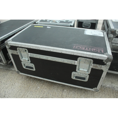 412 - FLIGHTCASE ON WHEELS 99CMX55.5CMX59(H)CM - PLUS VAT