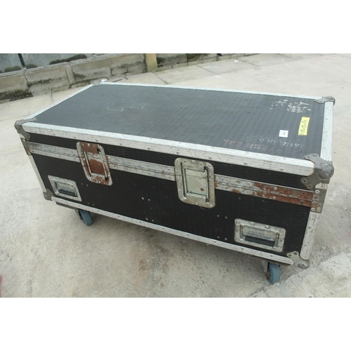 414 - FLIGHTCASE ON WHEELS 115CMX53CMX 54(H)CM - PLUS VAT