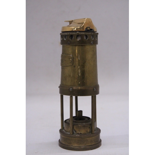 220 - A VINTAGE, E THOMAS AND WILLIAMS, AMBRIAN WORKS BRASS MINERS LIGHTER, HEIGHT 17CM