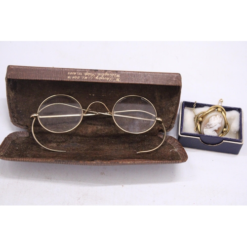 222 - A PAIR OF VINTAGE GOLD TONE SPECTACLES IN A CASE AND A GOLD TONE CAMEO BROOCH