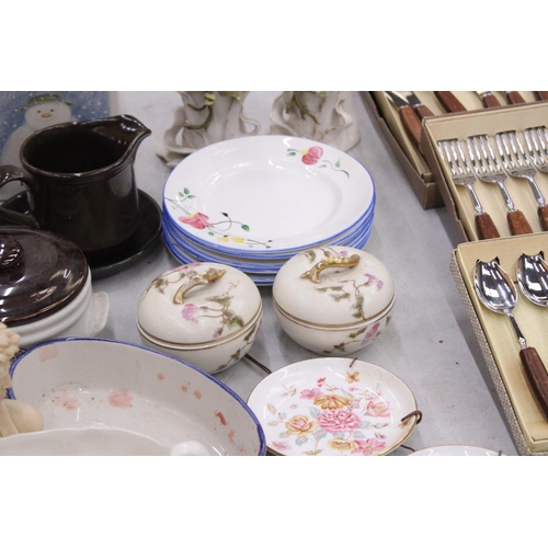 250 - A QUANTITY OF CERAMICS TO INCLUDE A ROYAL DOULTON 