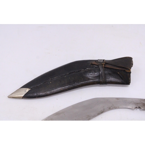 278 - A 1940S KUKRI KNIFE IN BROWN LEATHER SHEATH TOGETHER WITH TWO SMALLER KNIVES