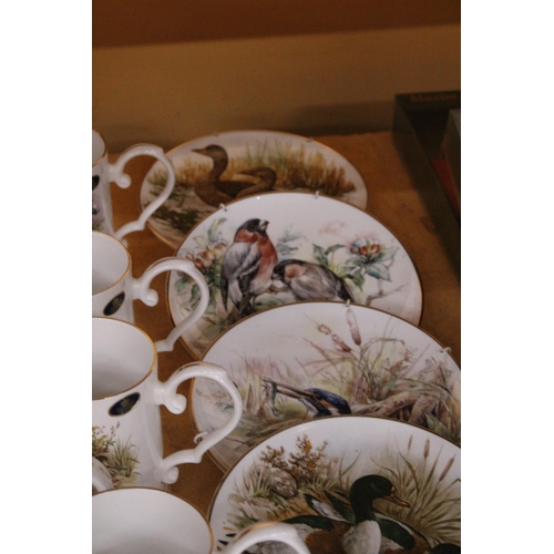 391 - A QUANTITY OF COLLECTABLE CERAMIC MUGS AND CABINET PLATES TO INCLUDE AYNSLEY, WEDGWOOD, ROYAL KENDAL... 