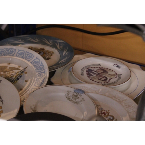 424 - A COLLECTION OF COMMEMORATIVE PLATES