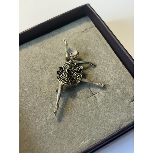 522 - A MARKED SILVER, MARCASITE AND MOTHER OF PEARL VINTAGE BROOCH IN THE FORM OF BALLERINA IN A PRESENTA... 