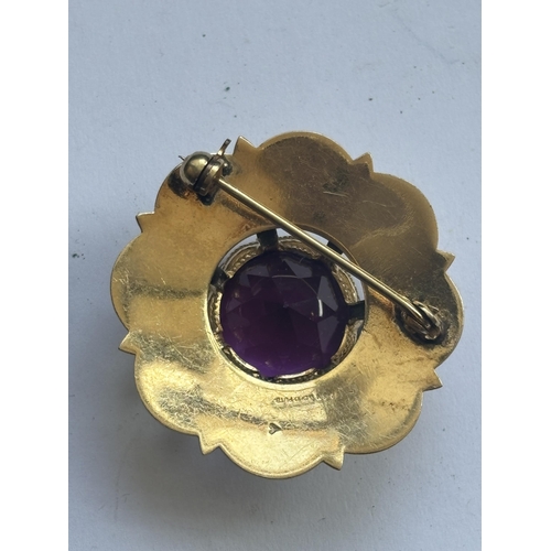 532 - A GOLD PLATED BROOCH WITH AMETHYST