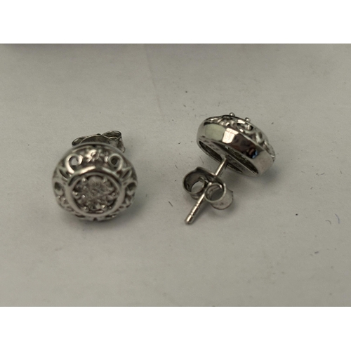 556 - A PAIR OF MARKED SILVER EARRINGS IN A PRESENTATION BOX